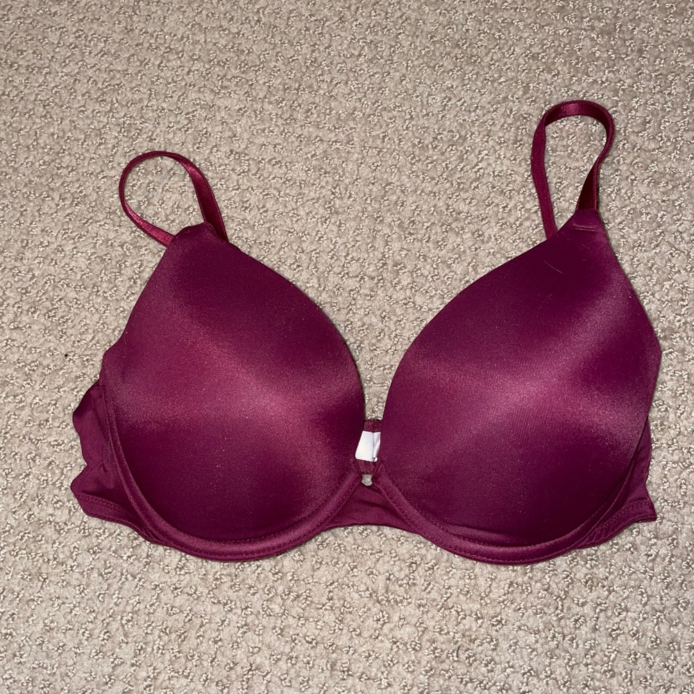 Bundle of 5 bras from la senza and victoria secret!